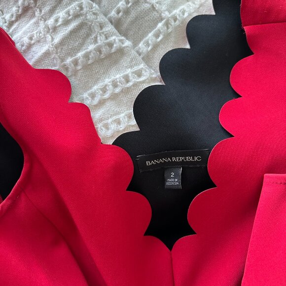 BANANA REPUBLIC RED SCALLOPED PLEATED RED DRESS - SIZE 2 LIKE NEW - Picture 4 of 5
